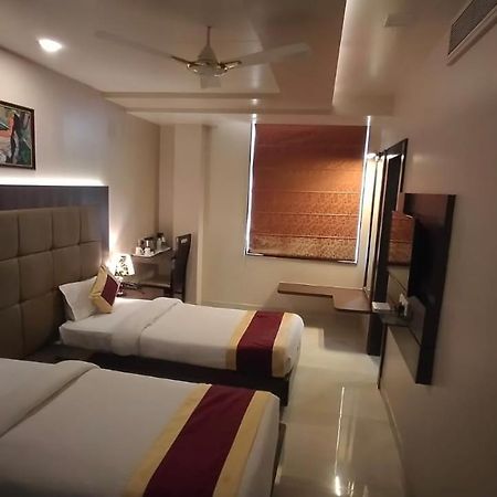 Hotel Ozas Grand Varanasi Luaran gambar