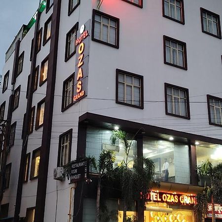 Hotel Ozas Grand Varanasi Luaran gambar