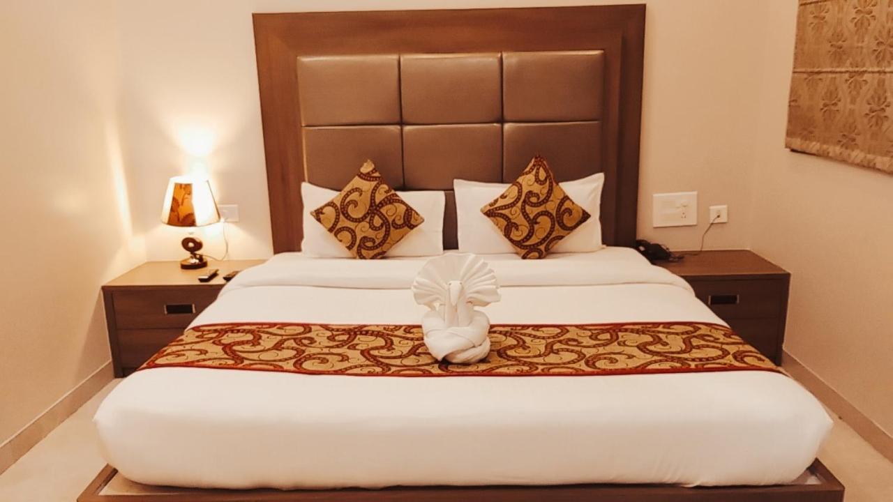 Hotel Ozas Grand Varanasi Luaran gambar