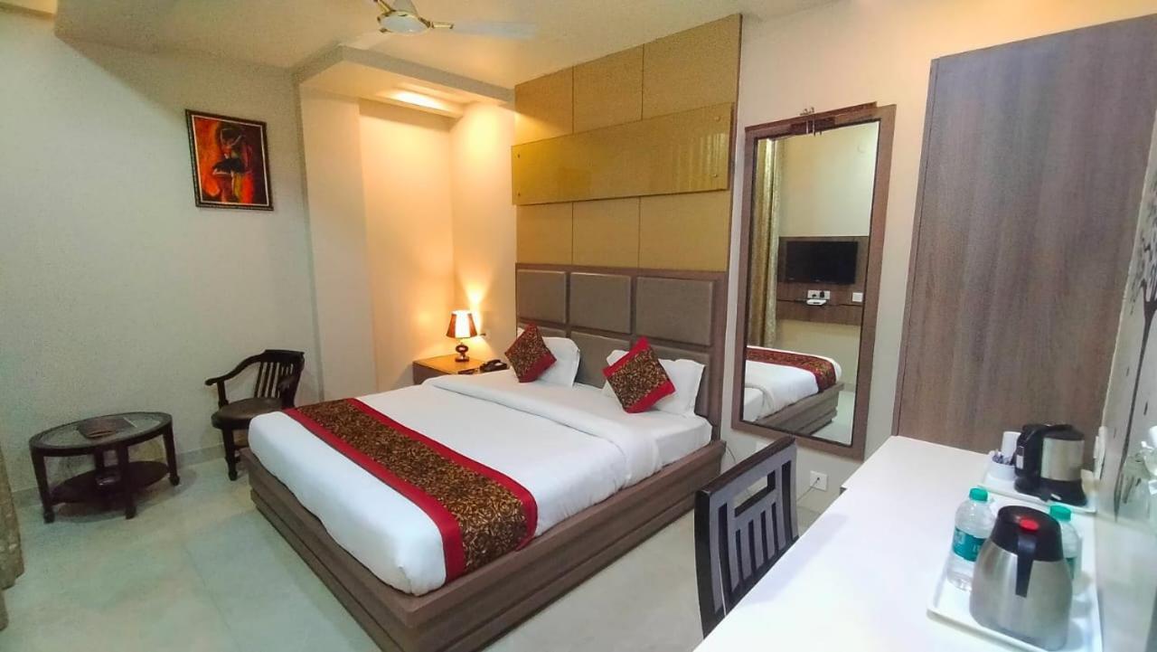 Hotel Ozas Grand Varanasi Luaran gambar