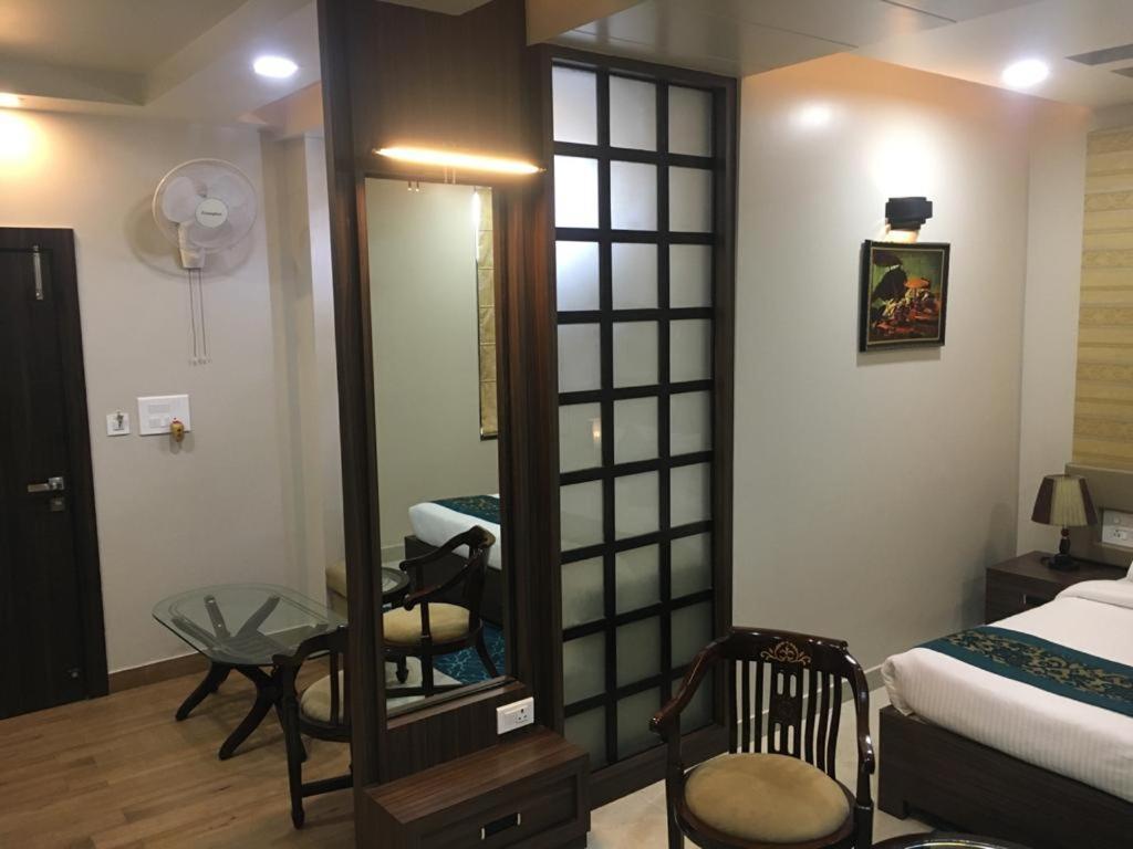 Hotel Ozas Grand Varanasi Luaran gambar