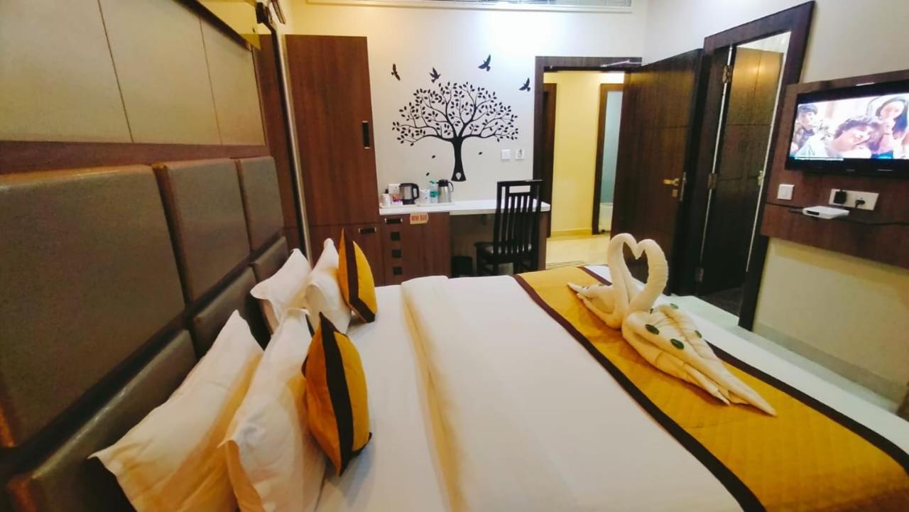 Hotel Ozas Grand Varanasi Luaran gambar