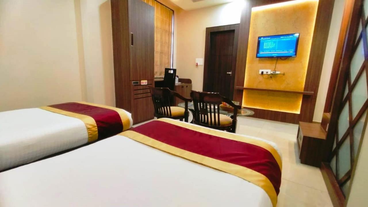 Hotel Ozas Grand Varanasi Luaran gambar