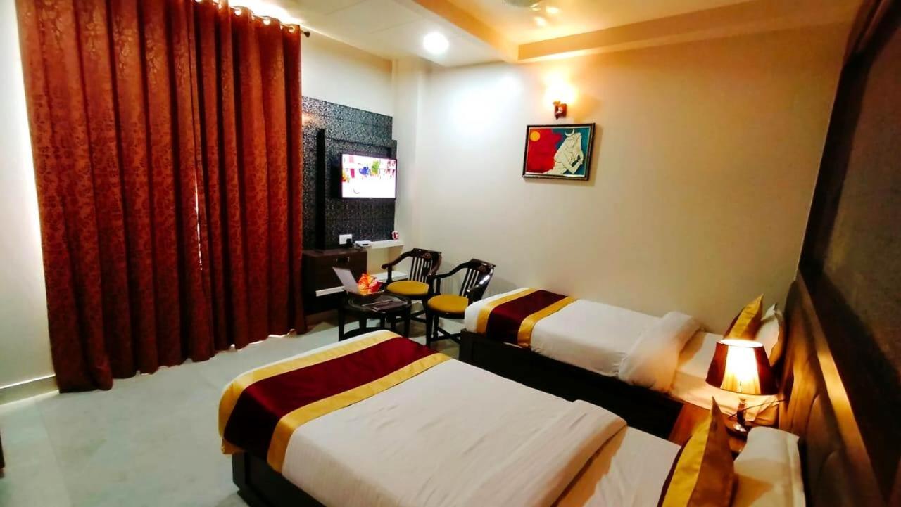 Hotel Ozas Grand Varanasi Luaran gambar