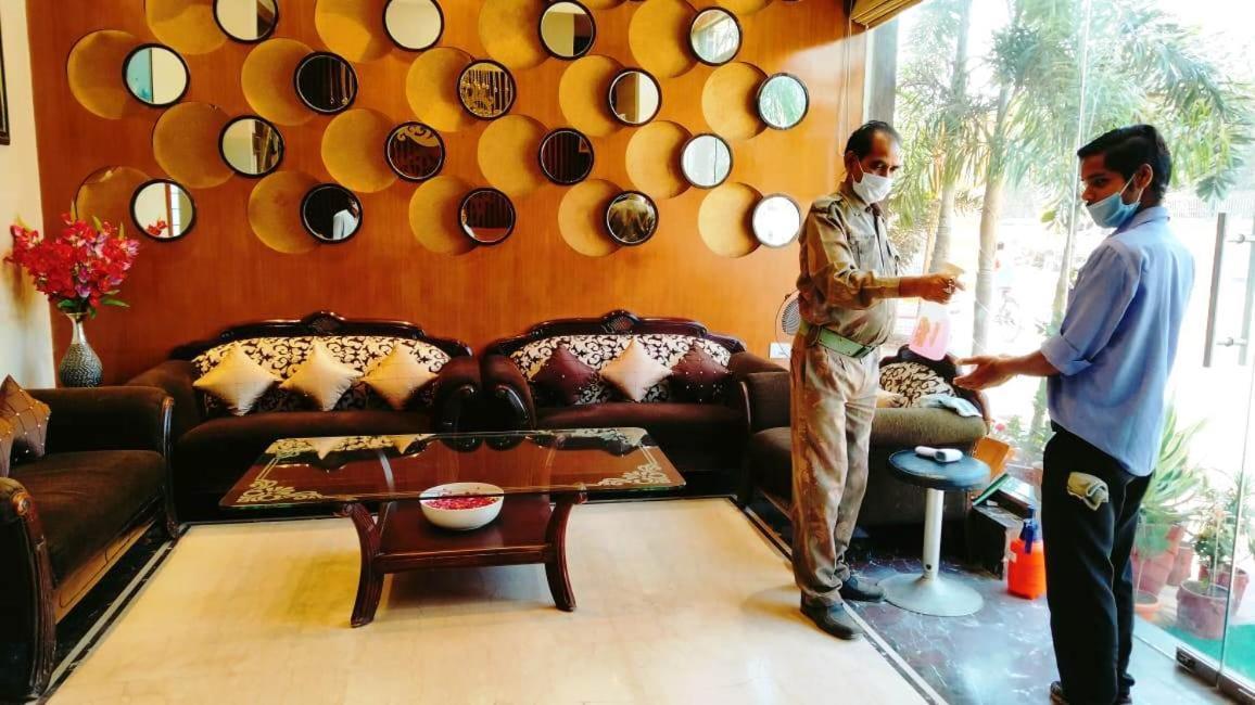 Hotel Ozas Grand Varanasi Luaran gambar