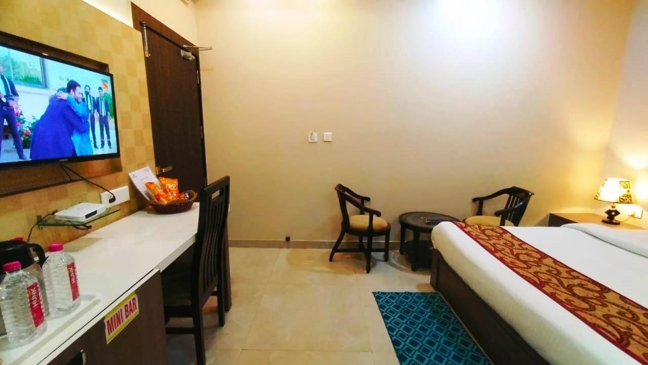 Hotel Ozas Grand Varanasi Luaran gambar