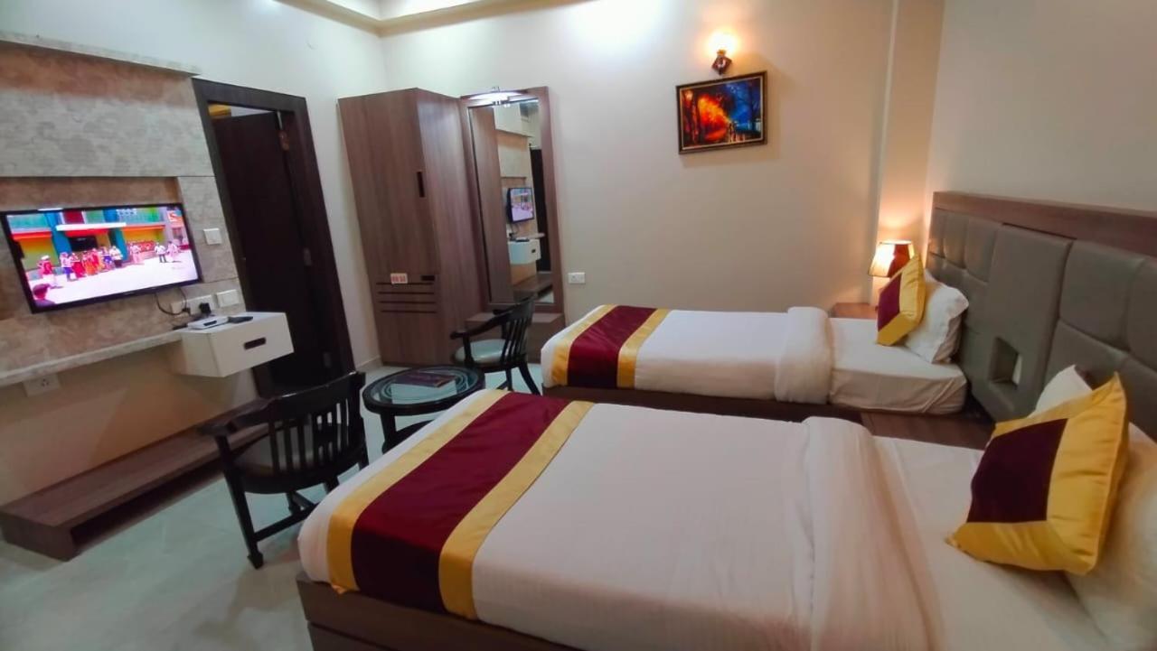 Hotel Ozas Grand Varanasi Luaran gambar