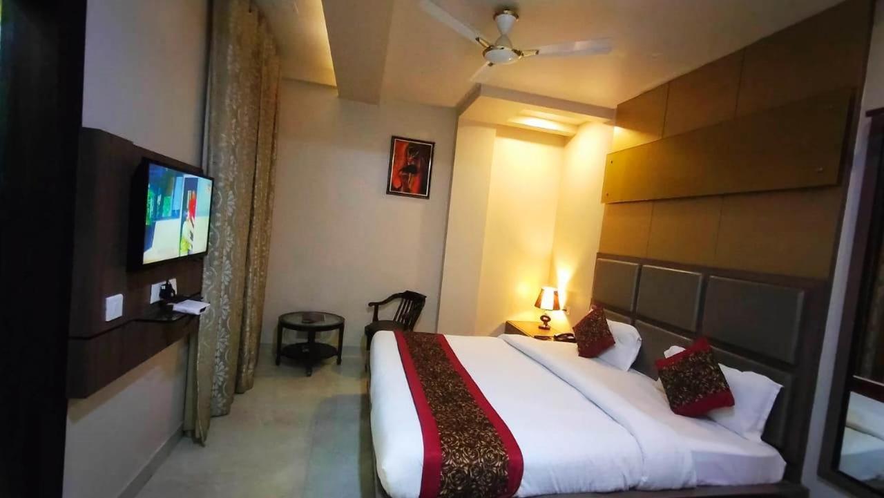 Hotel Ozas Grand Varanasi Luaran gambar
