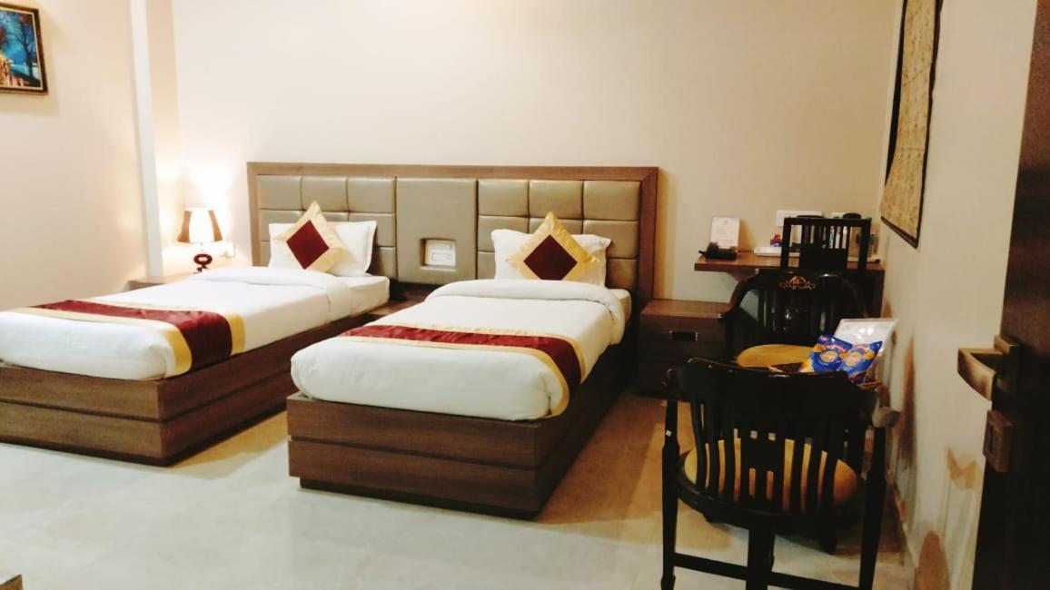 Hotel Ozas Grand Varanasi Luaran gambar