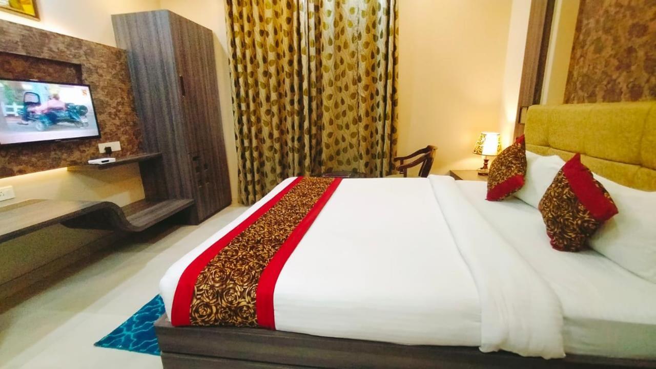 Hotel Ozas Grand Varanasi Luaran gambar