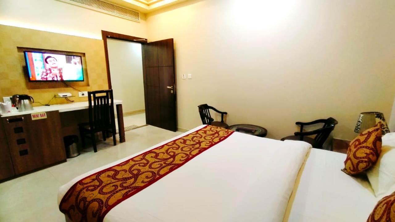 Hotel Ozas Grand Varanasi Luaran gambar