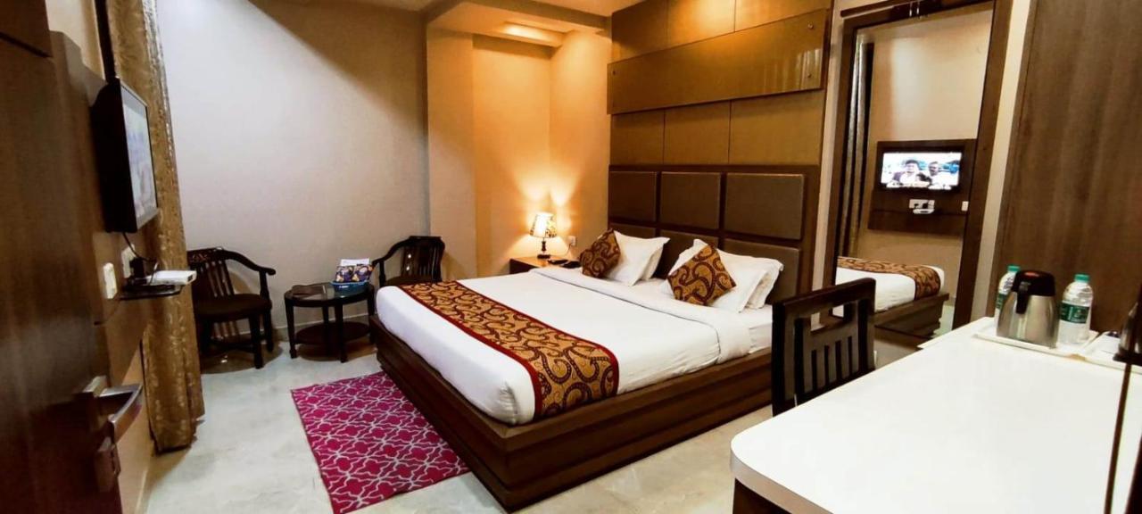 Hotel Ozas Grand Varanasi Luaran gambar