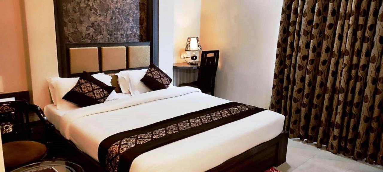 Hotel Ozas Grand Varanasi Luaran gambar