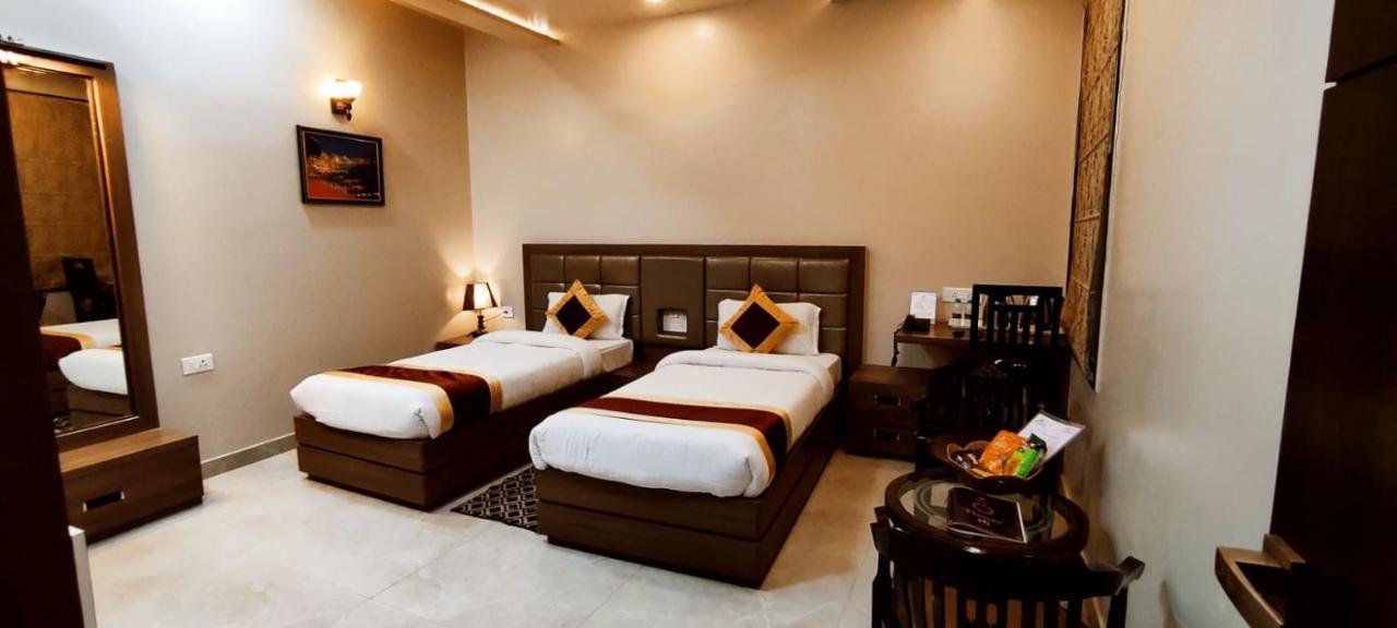 Hotel Ozas Grand Varanasi Luaran gambar