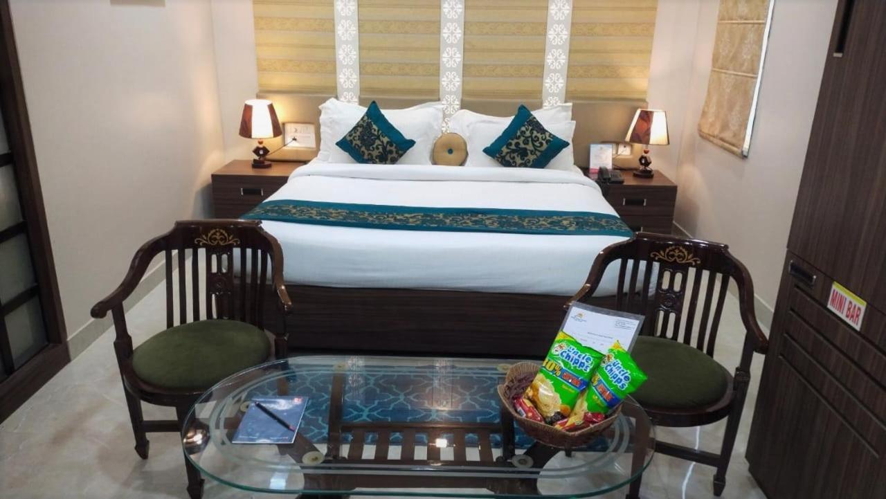 Hotel Ozas Grand Varanasi Luaran gambar