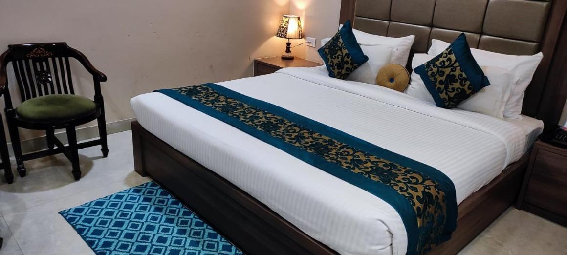 Hotel Ozas Grand Varanasi Luaran gambar