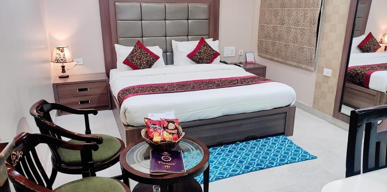 Hotel Ozas Grand Varanasi Luaran gambar