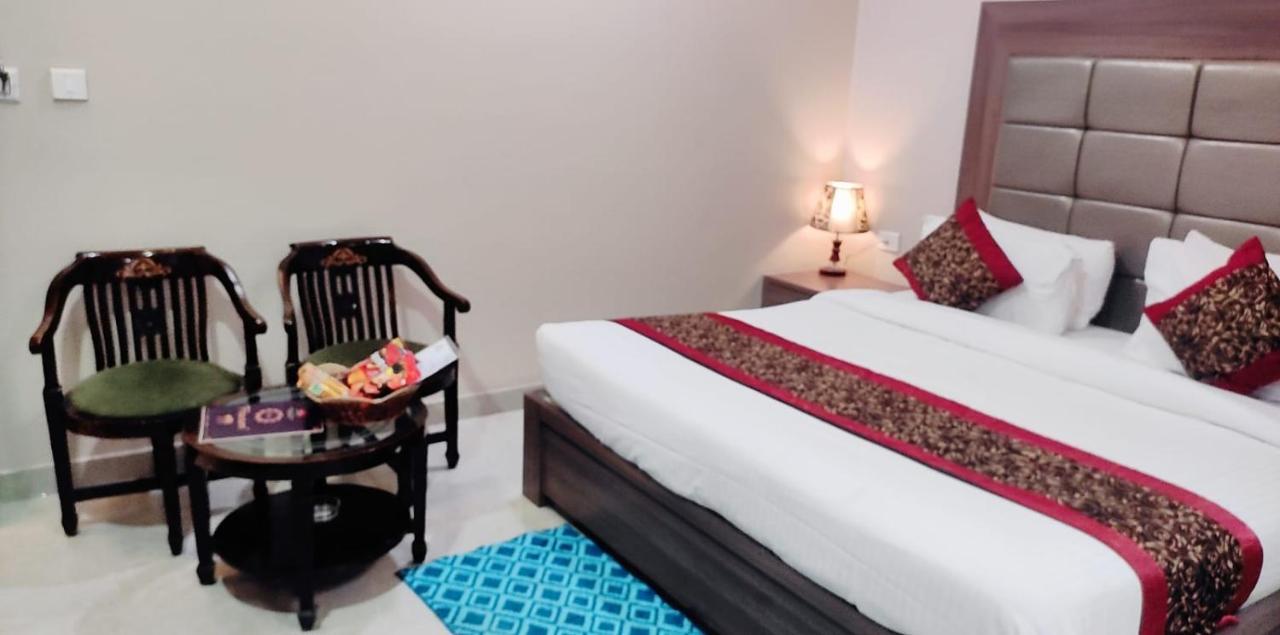 Hotel Ozas Grand Varanasi Luaran gambar