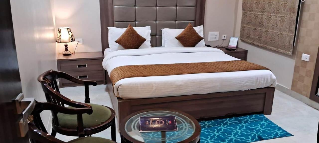 Hotel Ozas Grand Varanasi Luaran gambar