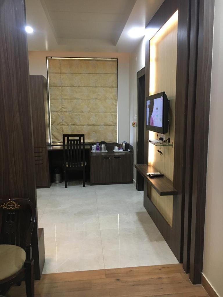 Hotel Ozas Grand Varanasi Luaran gambar