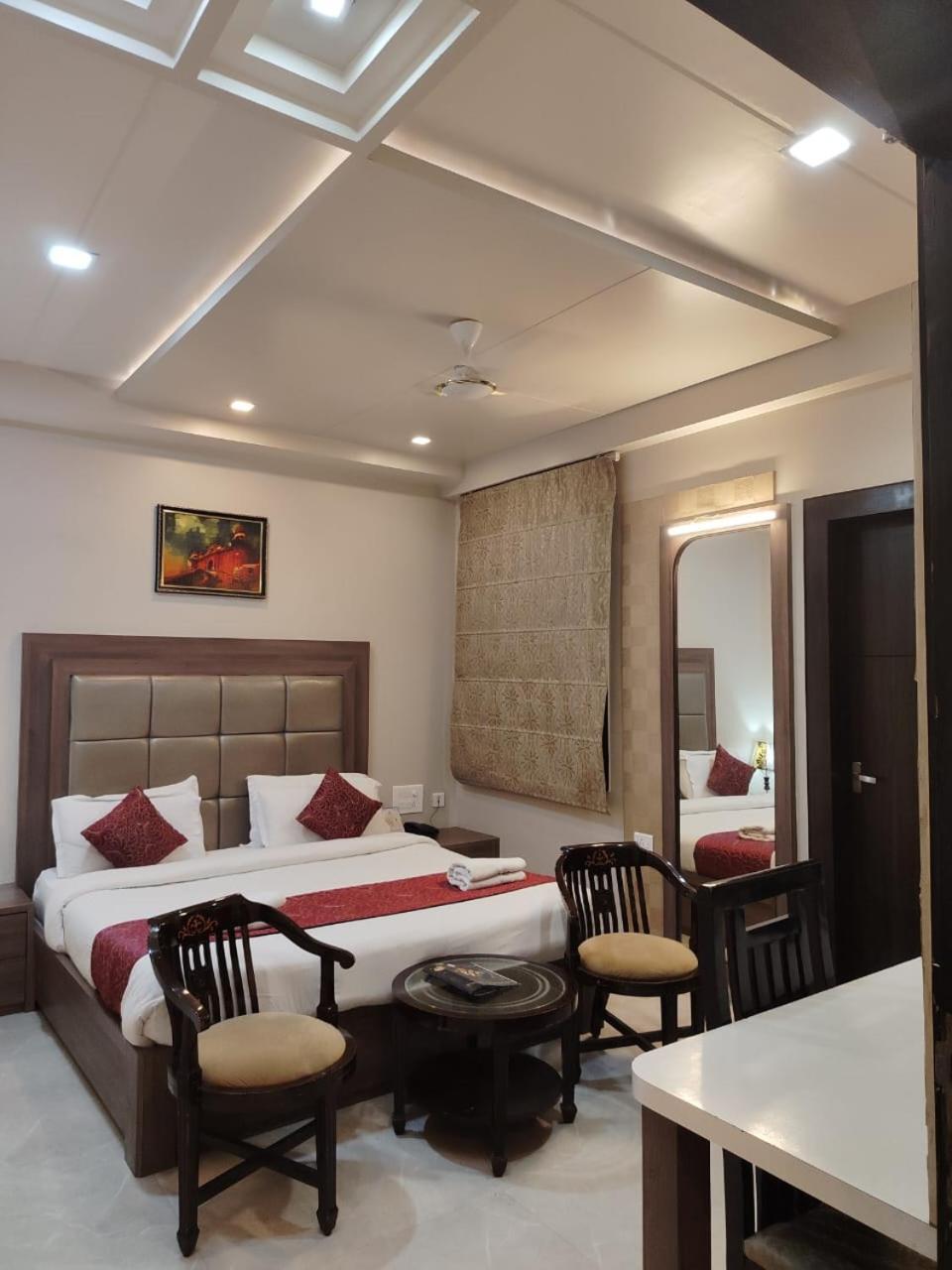 Hotel Ozas Grand Varanasi Luaran gambar